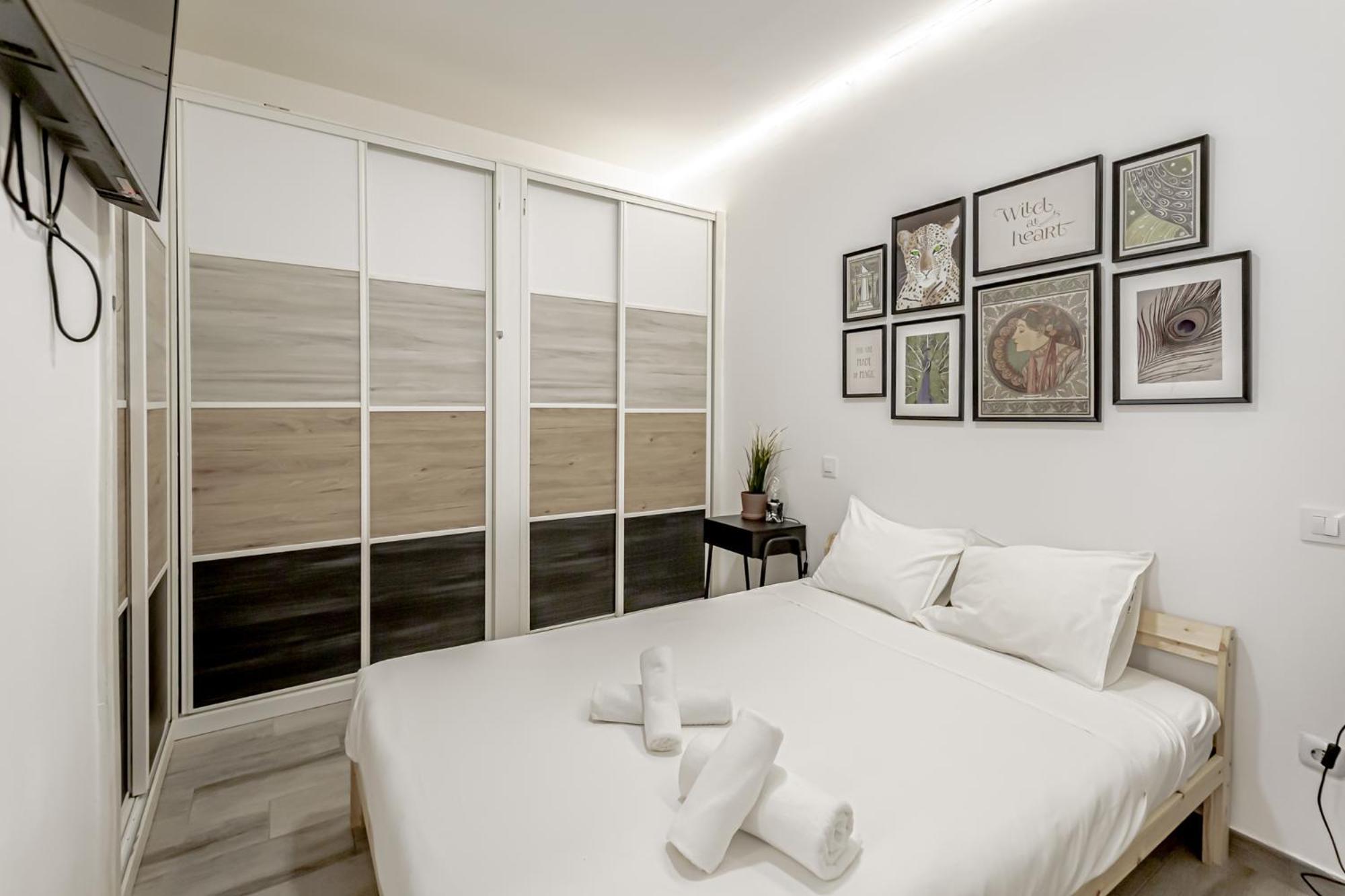 Apartamentos Tetuan マドリード エクステリア 写真
