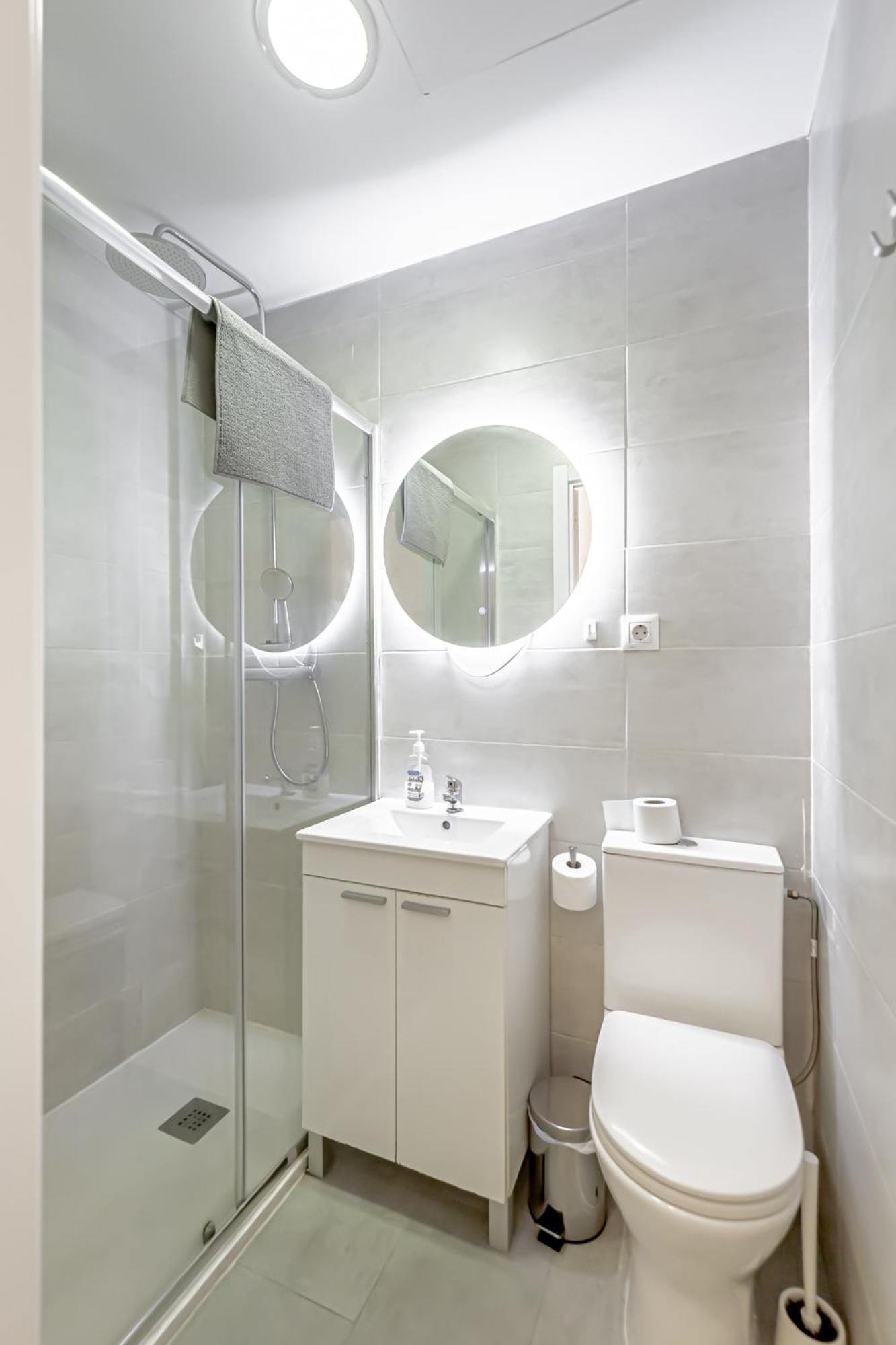 Apartamentos Tetuan マドリード エクステリア 写真